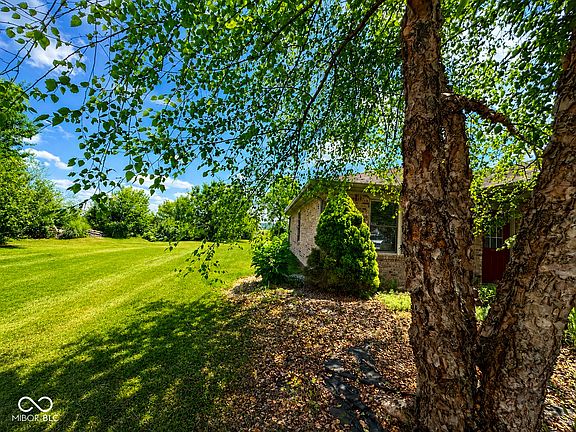 2nd image of 1409-1411 Crabapple Ct
