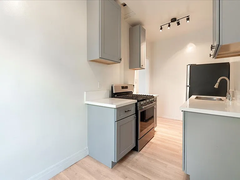 1475 W Adams Blvd #307 — Photo 5