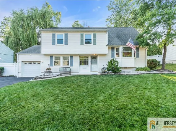 8 Smalley Rd, Edison, NJ 08817