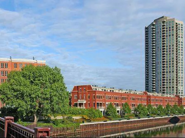 400 N Clinton St APT 702, Chicago, IL 60654