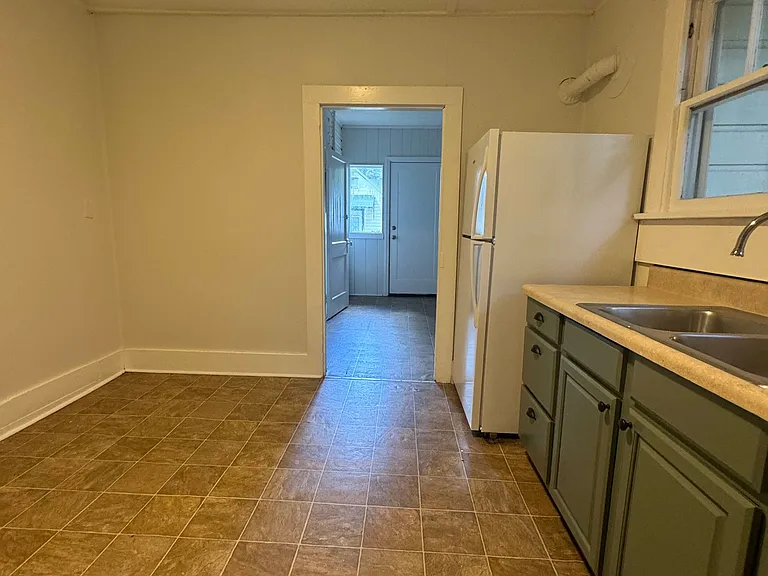 730 NE 10th Ave #C — Photo 12