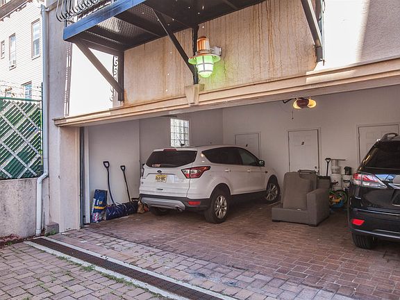 5th image of 209 Palisade Ave APT 2