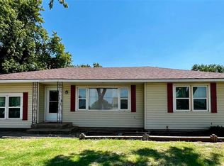 1012 N 9th St, Blackwell, OK 74631
