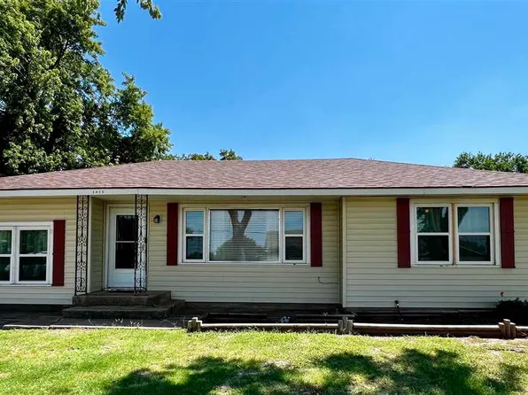 1012 N 9th St, Blackwell, OK 74631