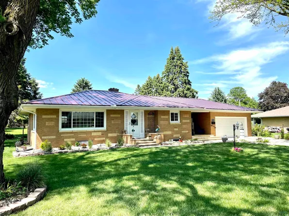 1515 Shoreway Rd, Storm Lake, IA 50588