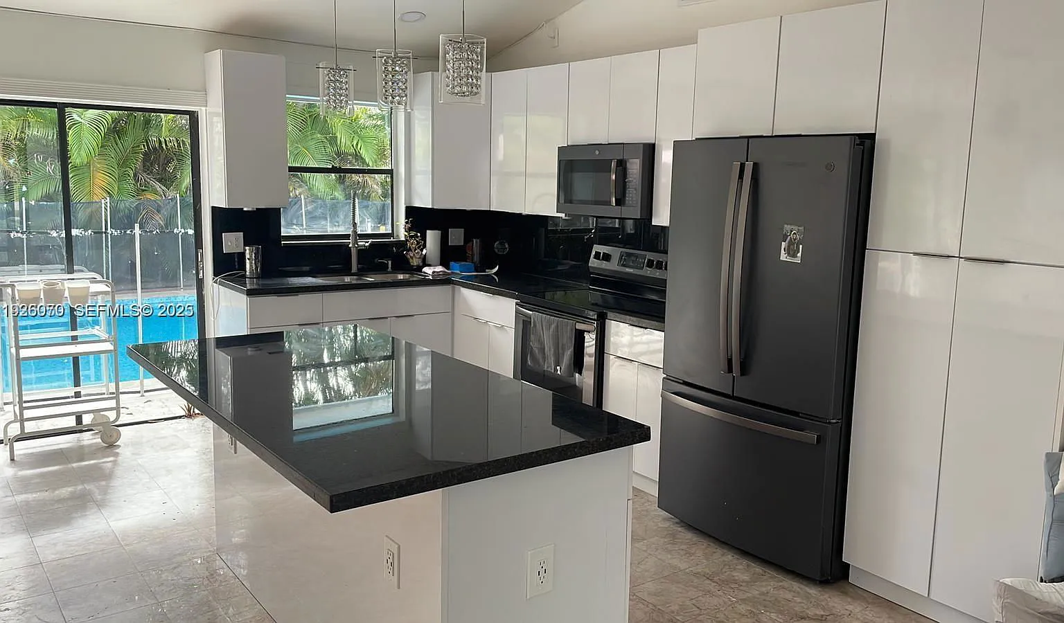 3 bed, 2.0 bath, $4,150 — Photo 2