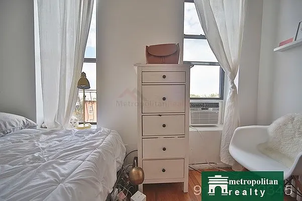 Rented by Metropolitan Realty | media 12