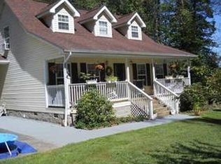 611 Robinson Rd, Saint Albans, WV 25177