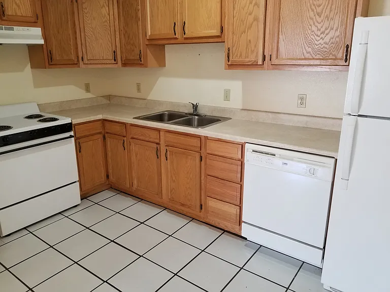 125 Townsgate Plz #B — Photo 10