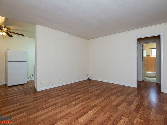 4th image of 420 S 3rd St #15