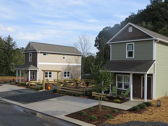 Streetscape at Mill Creek