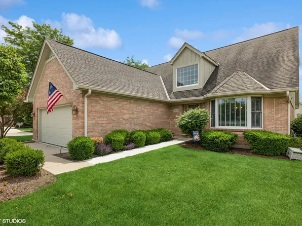 914 Wedgewood Dr, Crystal Lake, IL 60014