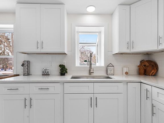 4th image of 1401 Meadowbrook BOULEVARD