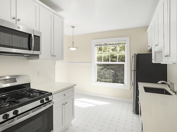 4th image of 2550 Fulton St APT 1