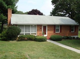 5225 N Lake Dr NW, Roanoke, VA 24019