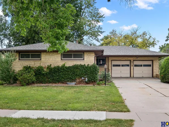1719 E Manor Dr, Lincoln, NE 68506