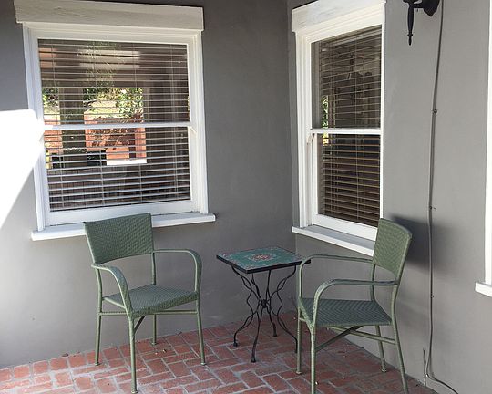 2nd image of 1572 N Beverly Glen Blvd