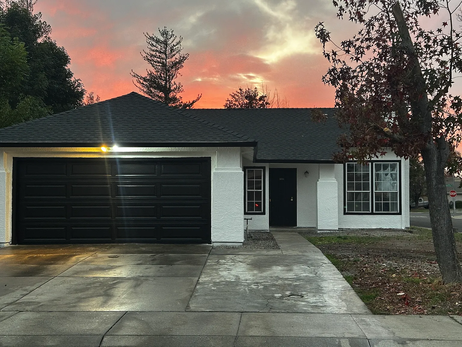 3 bed, 1040 sqft, $2,300 — Photo 1