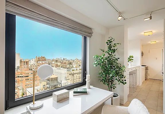 4th image of 111 E 85th St #24G