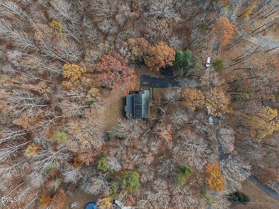 2nd image of 415 Jericho Rd