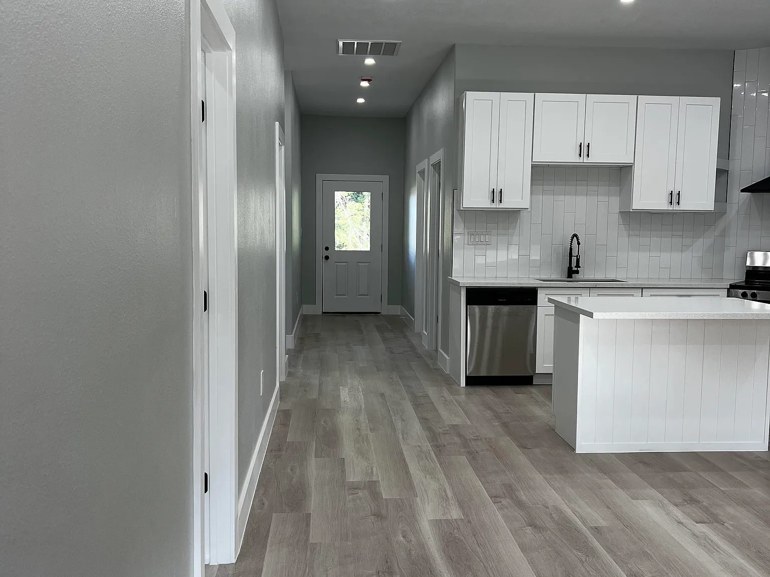 3 bed, 1200 sqft, $1,750 — Photo 3