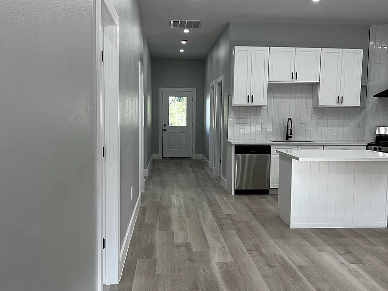 982 Dundee St — Photo 3