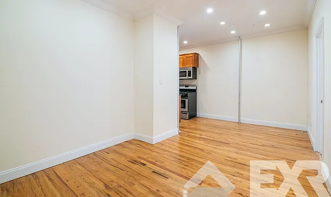 Rented by EXR | media 22