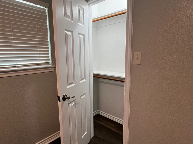 511 W Live Oak St #B — Photo 15