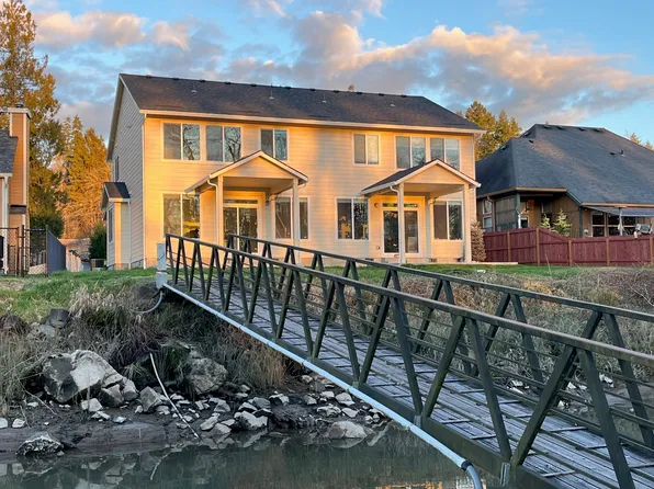 50 Marina Dr #A, Cathlamet, WA 98612