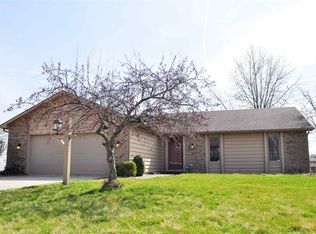 6328 Hillsboro Ln, Fort Wayne, IN