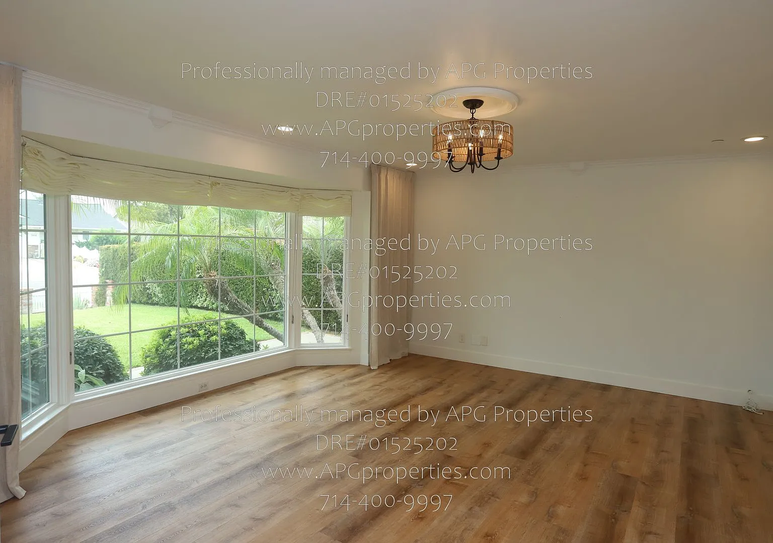 Welcoming 4 bedroom / 2.5 bathroom house with 2 car garage in Orange — Photo 4