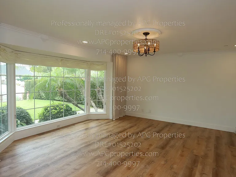 829 N Elmwood St — Photo 4