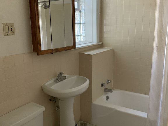 4th image of 4257 N Winchester Ave APT 2