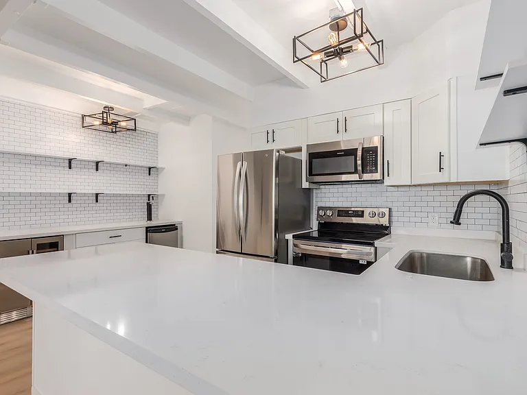The Harlow Apartments — Photo 16