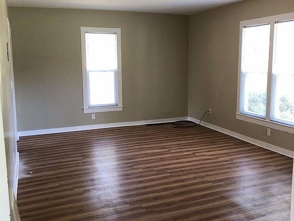 2nd image of 270 Pine St NE
