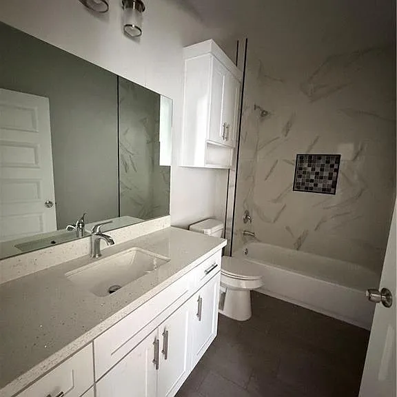 909 Deluxe St #4 — Photo 7