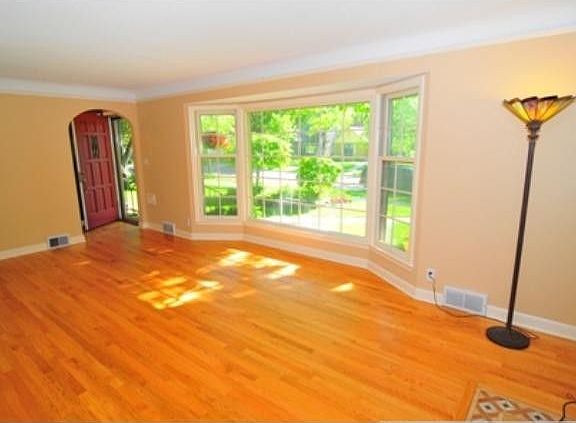 3rd image of 6024 12th Ave S