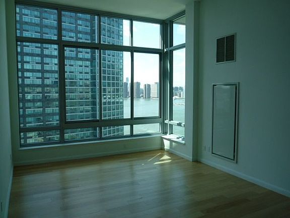 2nd image of 4630 Center Blvd APT 1707
