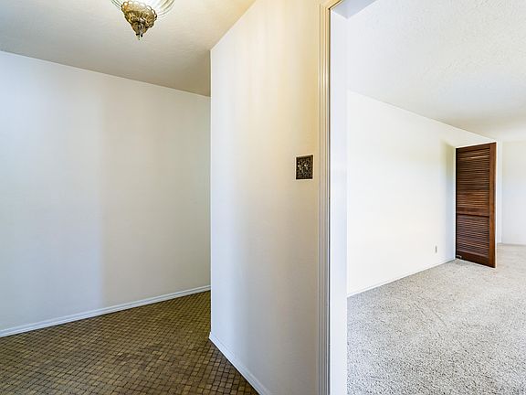4th image of 7616 Osuna Rd NE