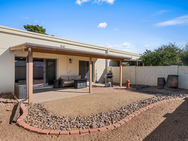2355 W Voltaire Ave — Photo 15