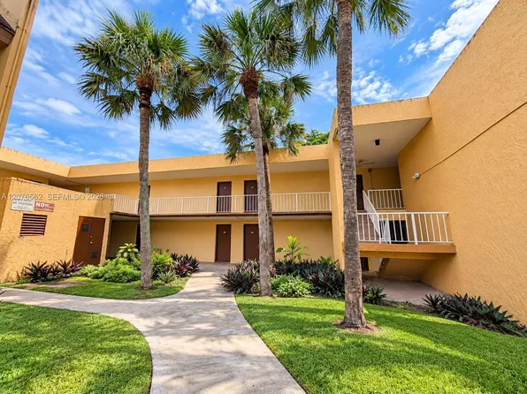 13700 SW 62nd St APT 143, Miami, FL 33183