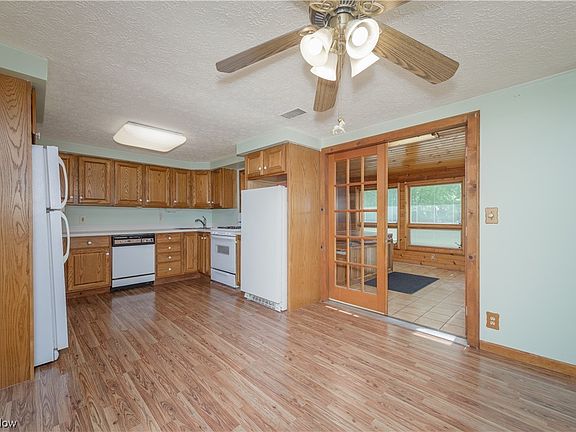 3rd image of 1836 Sunview Dr
