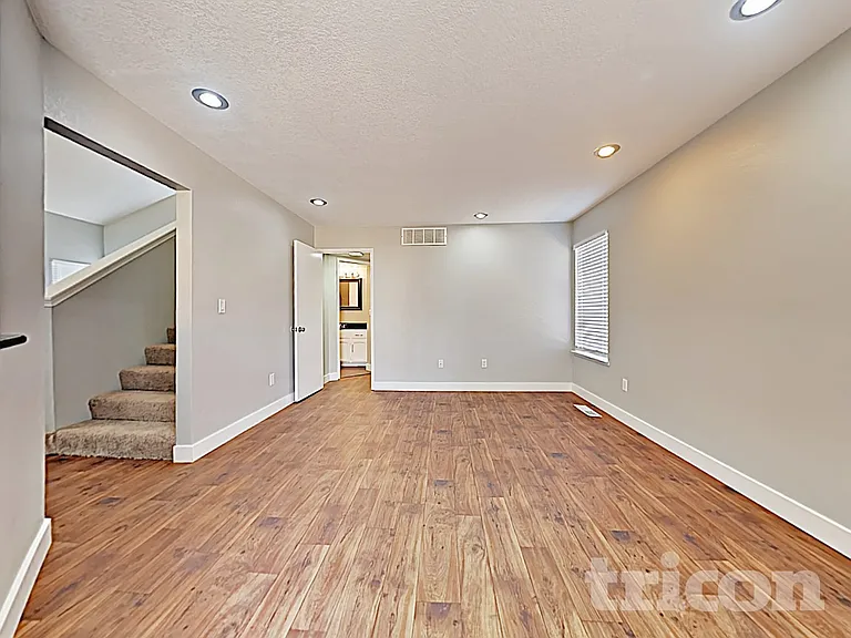 2819 Filbert St — Photo 5