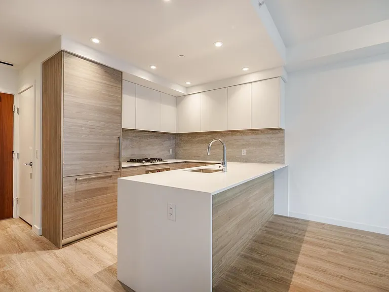 680 Quayside Dr #605 — Photo 3