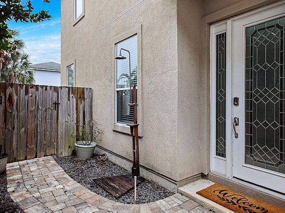 3rd image of 411 12th Ave S