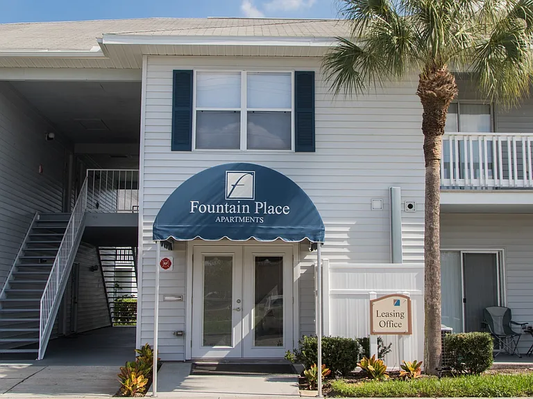 Fountain Place Apartments — Photo 19