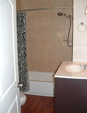 5th image of 402 E Avenue G
