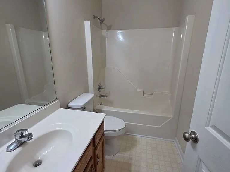312 Hill St — Photo 9