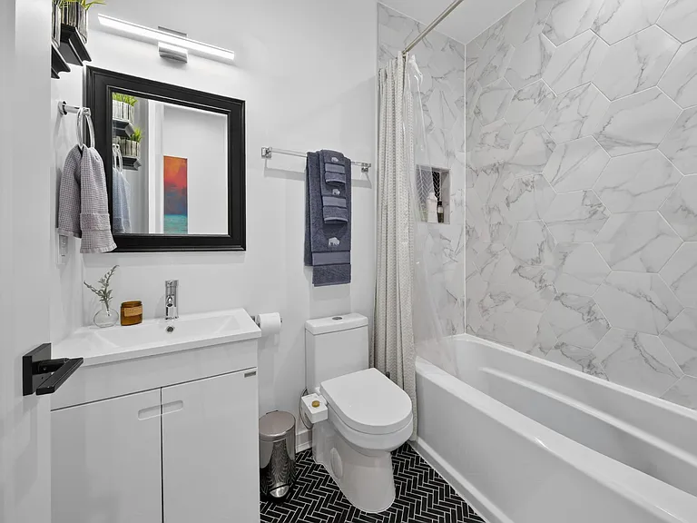 212 Varnum St NW #1 — Photo 14