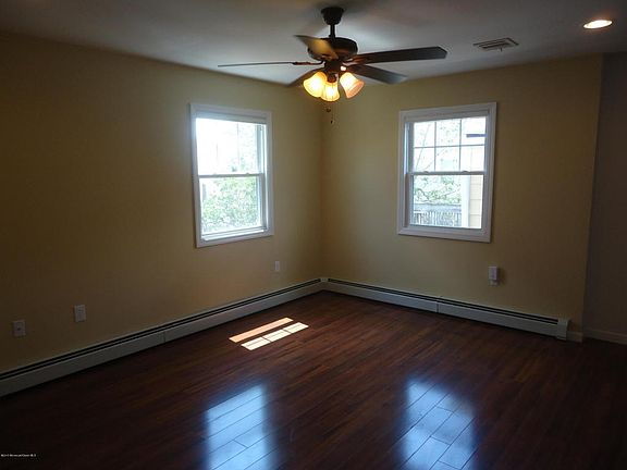 5th image of 223 Carteret Ave #1